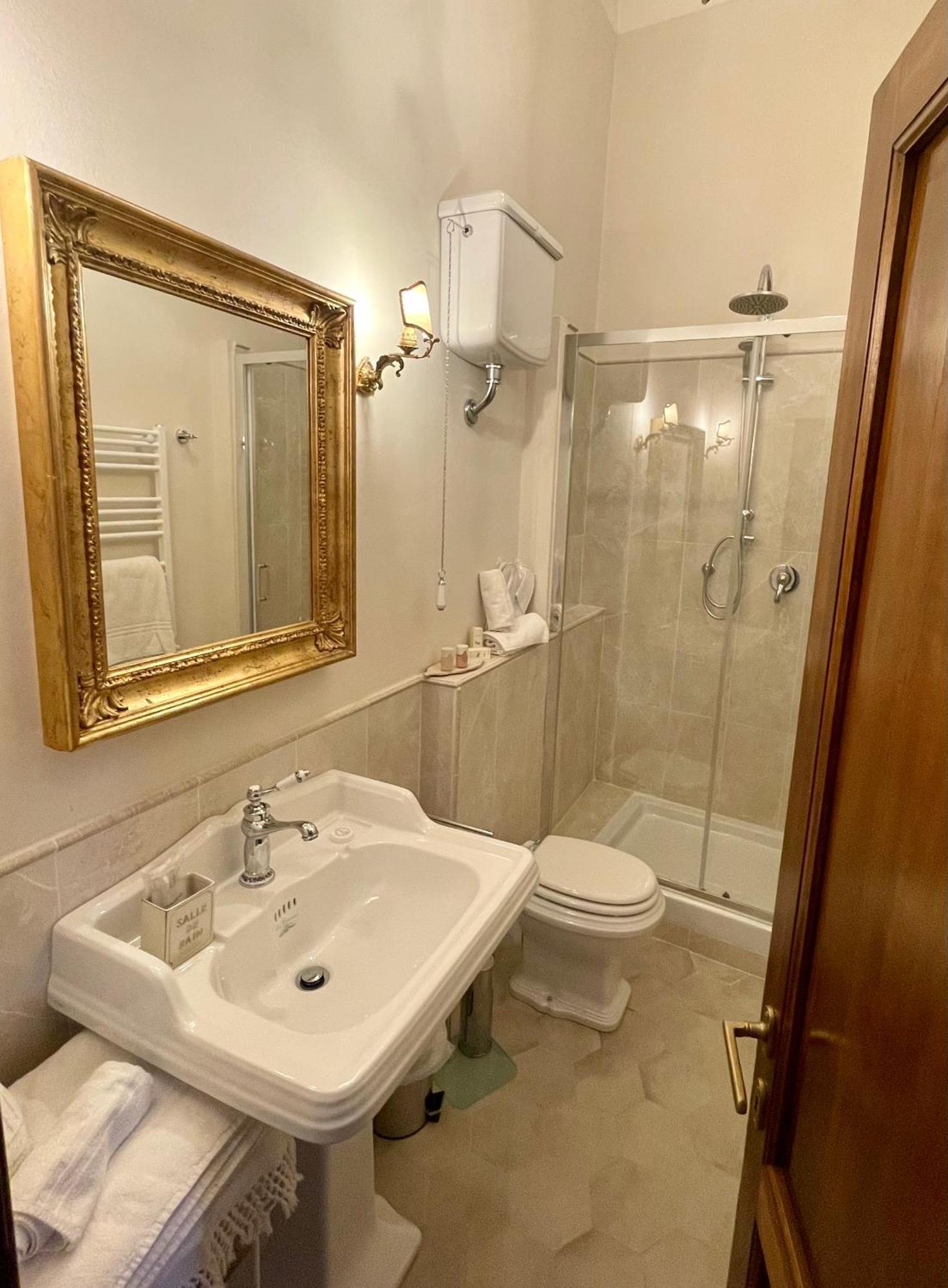 مبيت وإفطار تشيوسي Residenza Dei Ricci المظهر الخارجي الصورة