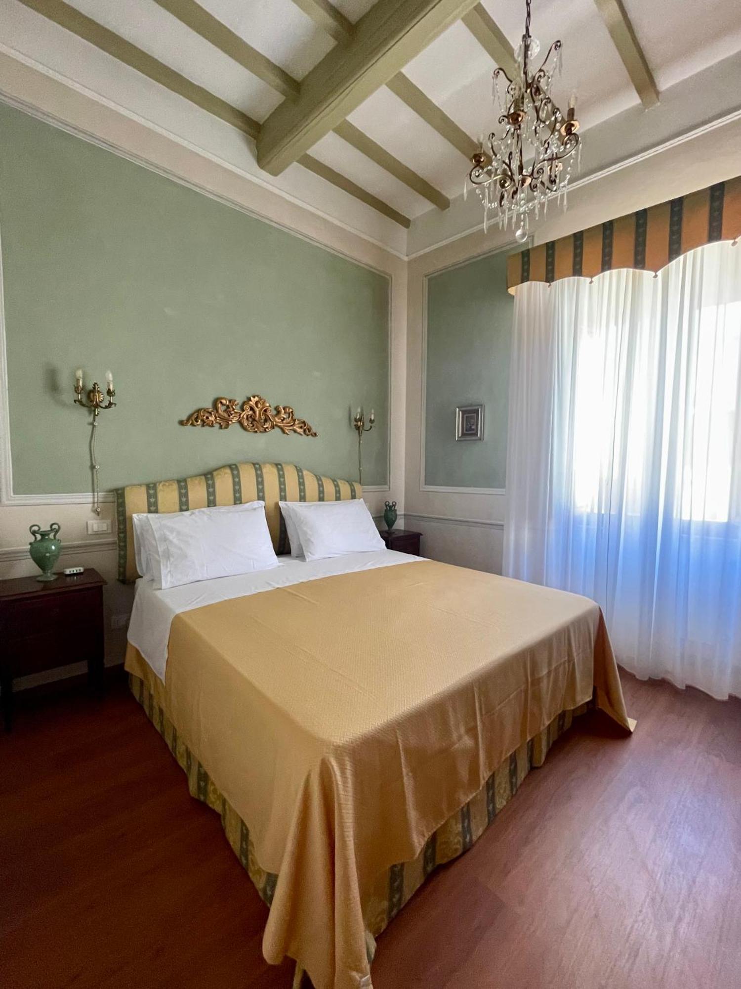 مبيت وإفطار تشيوسي Residenza Dei Ricci المظهر الخارجي الصورة