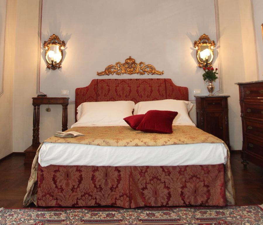 مبيت وإفطار تشيوسي Residenza Dei Ricci الغرفة الصورة